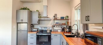 Hale Nalu " House of the Waves ": 2-bedroom ocean view cottage in Yachats