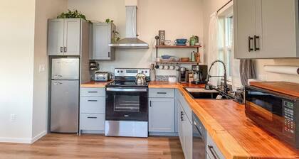 Hale Nalu " House of the Waves ": 2-bedroom ocean view cottage in Yachats