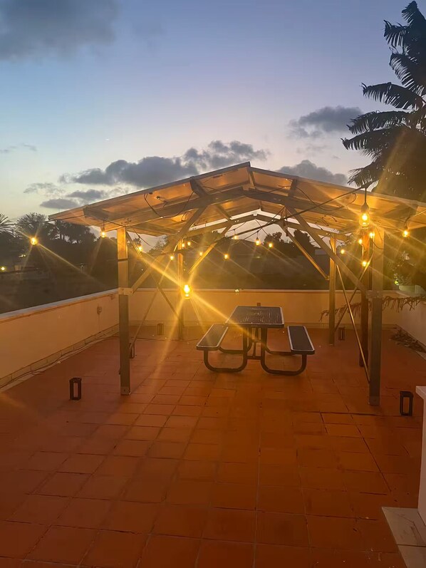 تناول الطعام بالخارج