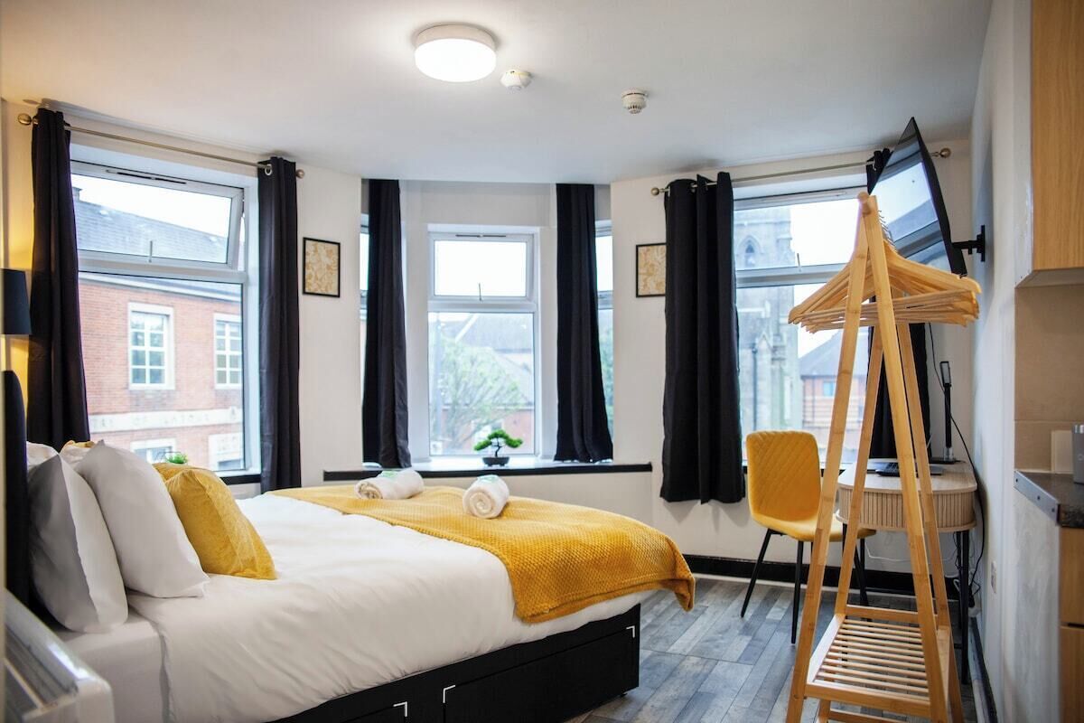 Iron/ironing board, WiFi, bed sheets