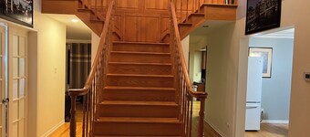 Rare Spacious 4-bedroom Home Prestigious neighborhood near downtown Ottawa