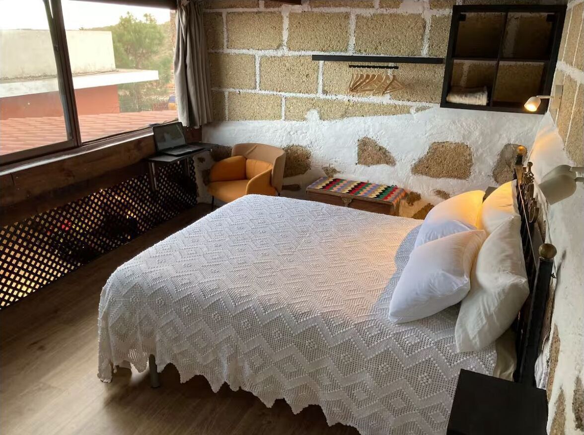 2 soverom, strykejern/-brett, internettilgang og sengetøy