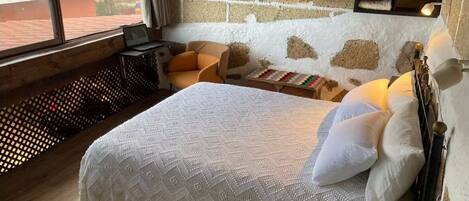 2 chambres, fer et planche à repasser, accès Internet, draps fournis