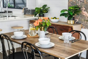 Dining - Arkhos - Whitianga Holiday Home (Whitianga)