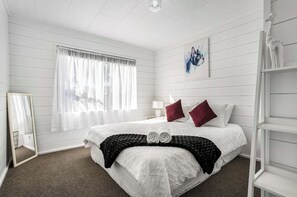 2 bedrooms, WiFi, bed sheets - Arkhos - Whitianga Holiday Home (Whitianga)