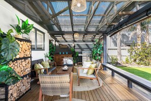 Terrace/patio - Arkhos - Whitianga Holiday Home (Whitianga)