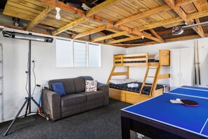 2 室のベッドルーム、WiFi、ベッドシーツ