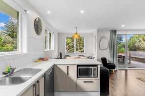 Fridge, microwave, dishwasher, coffee/tea maker