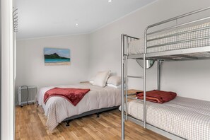 4 bedrooms, WiFi, bed sheets