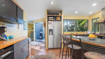Fridge, microwave, coffee/tea maker, toaster
