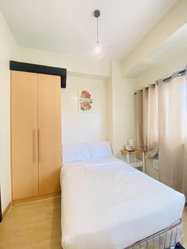 1 chambre, fer et planche à repasser, draps fournis