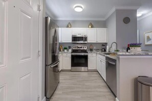 Fridge, microwave, oven, stovetop - 4 Bedrooms/ 3 Bathrooms/ Lucaya Village (2-101) (Kissimmee)