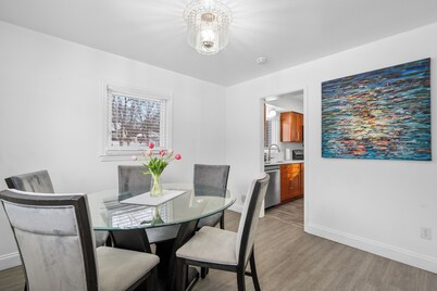 Cozy 2-bedroom house in Rockville