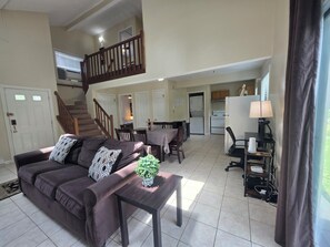 Televisie en een open haard