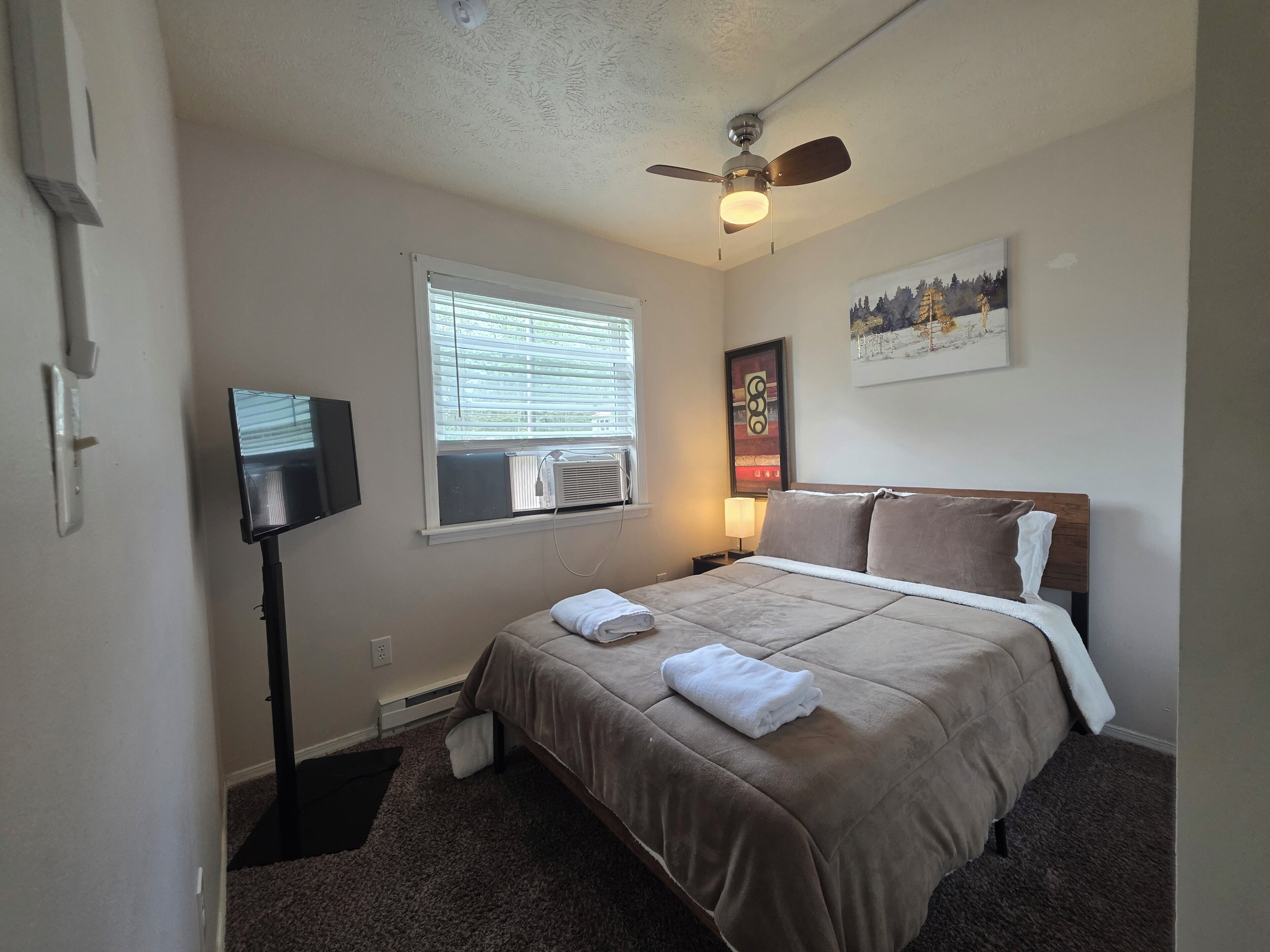 3 dormitorios, tabla de planchar con plancha, Internet y ropa de cama