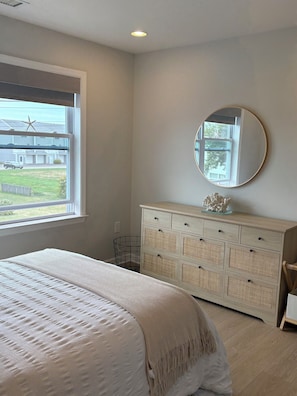 4 habitaciones, tabla de planchar con plancha, internet y ropa de cama