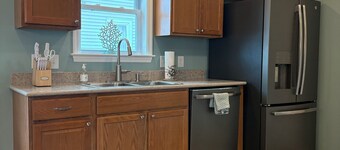 Steps to the Sand! Scarborough Beach Retreat 4bd/3ba with A/C - Newly Renovated!