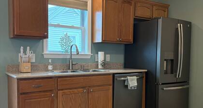 Steps to the Sand! Scarborough Beach Retreat 4bd/3ba with A/C - Newly Renovated!
