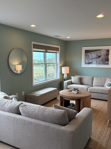 Steps to the Sand! Scarborough Beach Retreat 4bd/3ba with A/C - Newly Renovated!