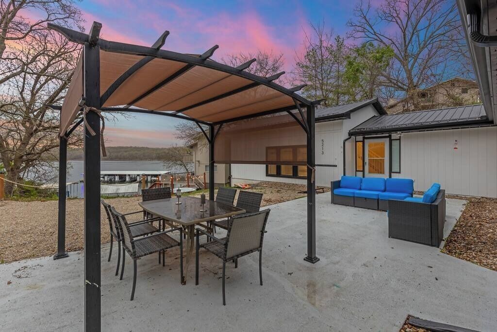 屋外ダイニングエリア