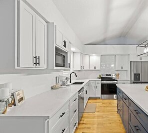 Private kitchen - Grand Glaize Views Hot Tub Dock Firepit (Osage Beach)