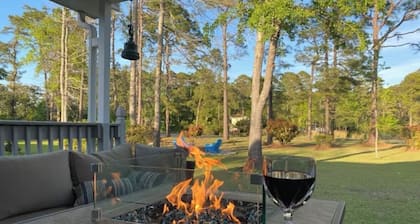 Serene 1 bedroom apt. on Golf course with onsite gym & massage