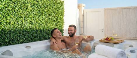 Bañera de hidromasaje al aire libre