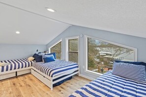 3 habitaciones, tabla de planchar con plancha, wifi y ropa de cama 