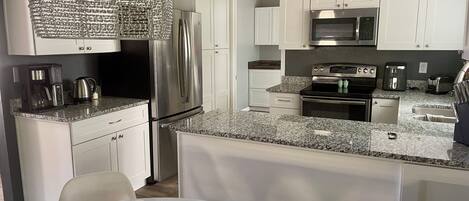 Micro-ondes, four, plaque de cuisson, lave-vaisselle