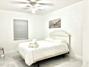 2 makuuhuonetta, silitysrauta/-lauta, Wi-Fi, vuodevaatteet