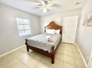2 chambres, fer et planche à repasser, Wi-Fi, draps fournis