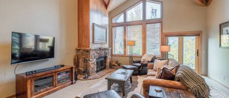 Télévision, cheminée