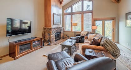 Enclave Stunner - 3 minute walk to DV's Silver Lake Village