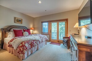 4 bedrooms, iron/ironing board, travel cot, free WiFi