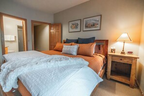 4 chambres, fer et planche à repasser, lit parapluie, Wi-Fi gratuit