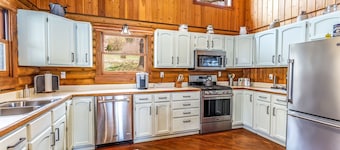 Log Home/Ht Tub/Game Rm/Firepit