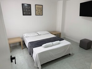 4 bedrooms, iron/ironing board, Internet, bed sheets