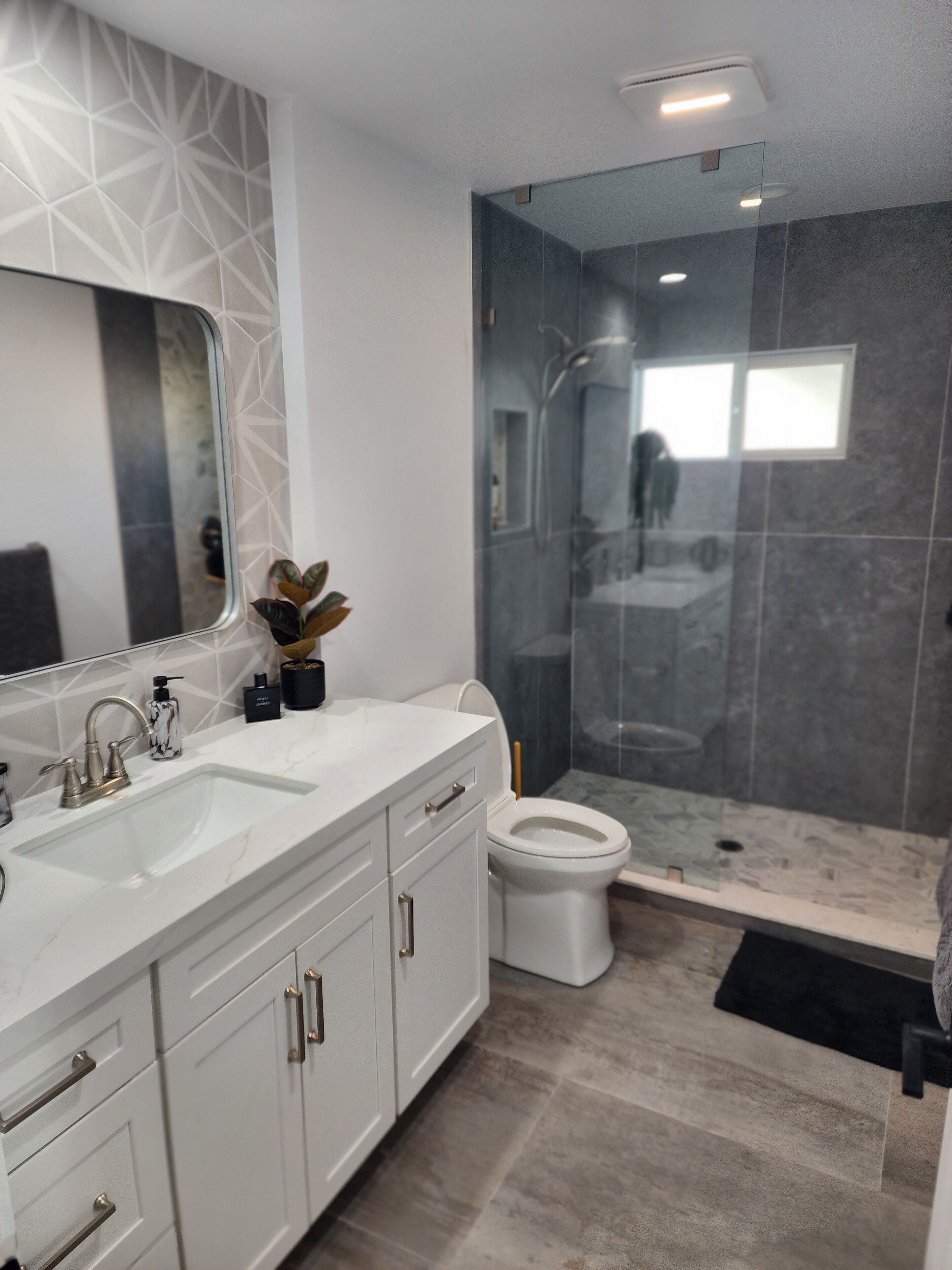 Dusj, såpe og toalettpapir