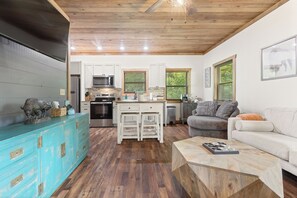 Four à micro-ondes, un four, surface de cuisson, lave-vaisselle