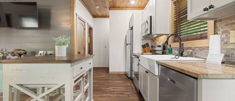 Microondas, horno, placa de cocina, lavavajillas