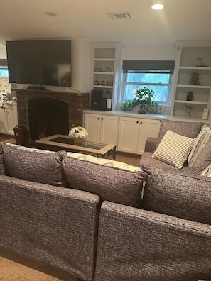 Smart TV, fireplace