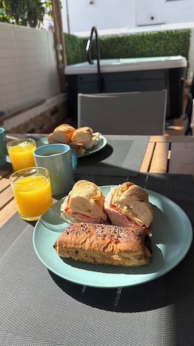 Holland Superior with Jacuzzi