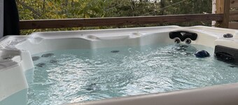 The Brady Retreat|Hot tub|Pool