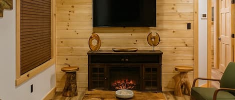 Smart TV y chimenea