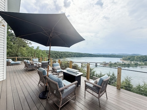Eagles Landing - Lake Life for up to 12 guests right on Table Rock Lake