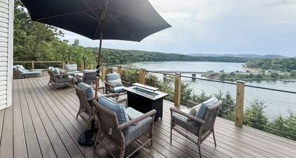 Eagles Landing - Lake Life for up to 12 guests right on Table Rock Lake