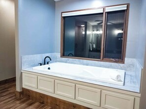 Bruser, håndklæder, Sæbe, Toiletpapir