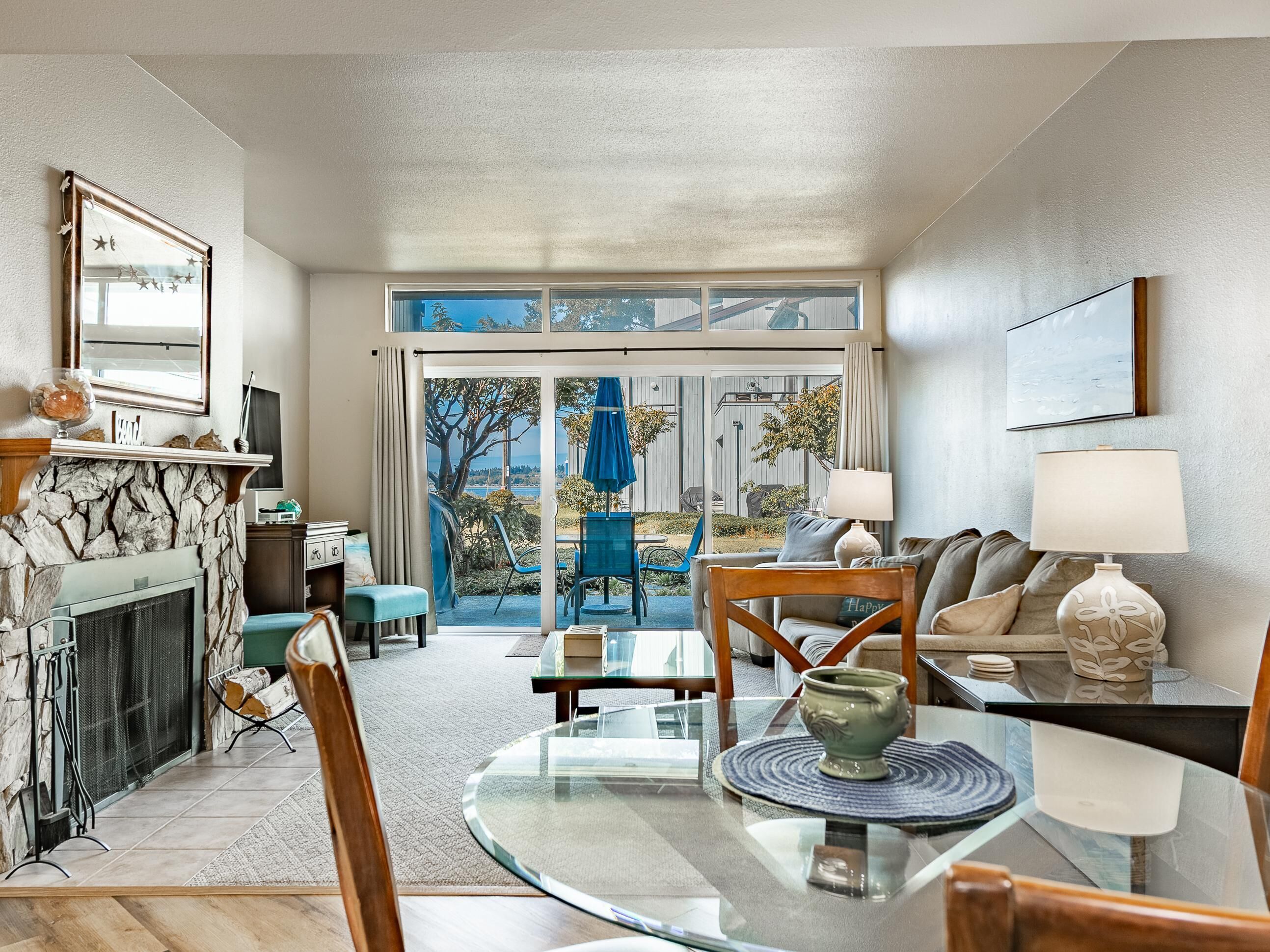 Televisio, takka, DVD-soitin