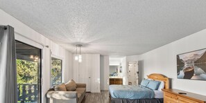 1 bedroom, WiFi, bed sheets - Lakefront Stay Private Suite TV Dining Table - Unit 1 (Osage Beach)