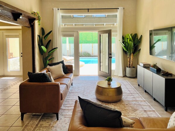 Télévision, cheminée